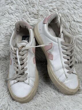Veja Shoes Womens Size 7 White Pink Leather Low Top Casual Sneakers 38 Tennis